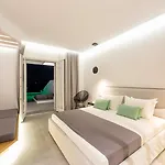 Agnanti & Hotel Páros