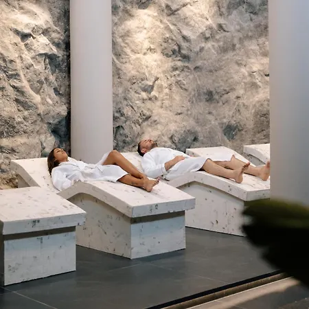 Agnanti & Parikia (Paros)