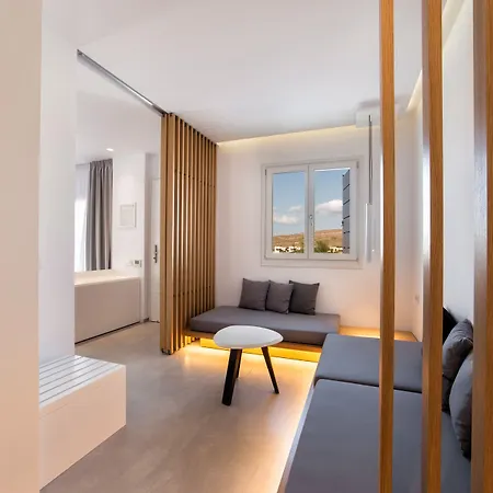 Agnanti & Parikia (Paros)