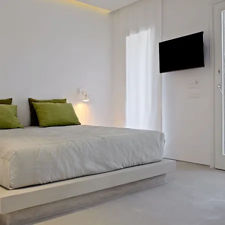 Agnanti & Parikia (Paros)