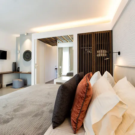 Agnanti & Parikia (Paros)